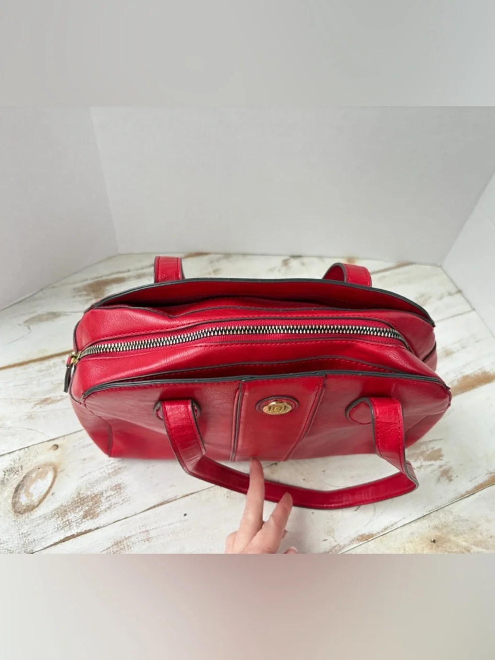 Liz Claiborne lipstick red vintage satchel shoulder bag purse vegan leather EUC